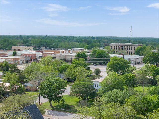 305 South Main Street, Caldwell, TX 77836