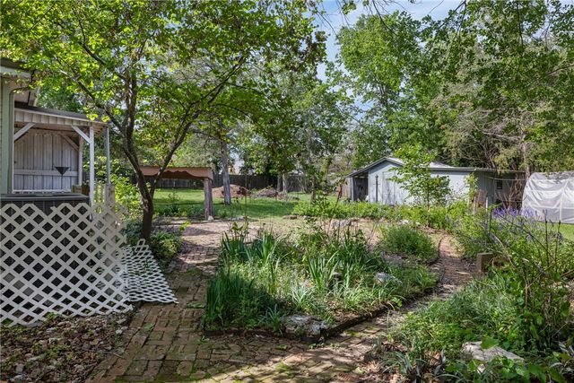 305 South Main Street, Caldwell, TX 77836