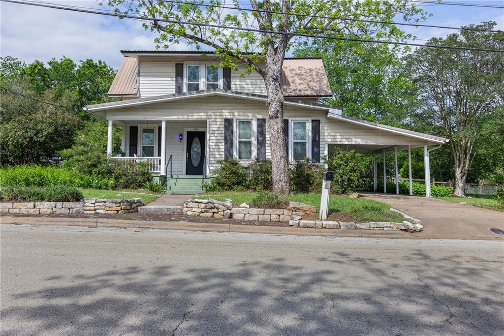 305 South Main Street, Caldwell, TX 77836 — photo 2