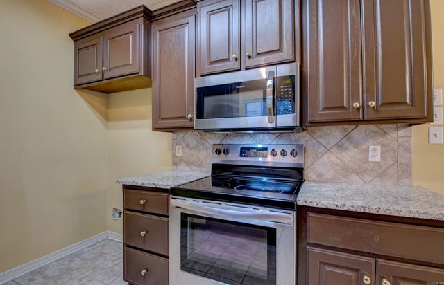 12 Westfield Dr, Little Rock, AR 72210