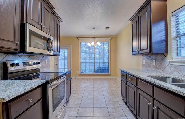 12 Westfield Dr, Little Rock, AR 72210