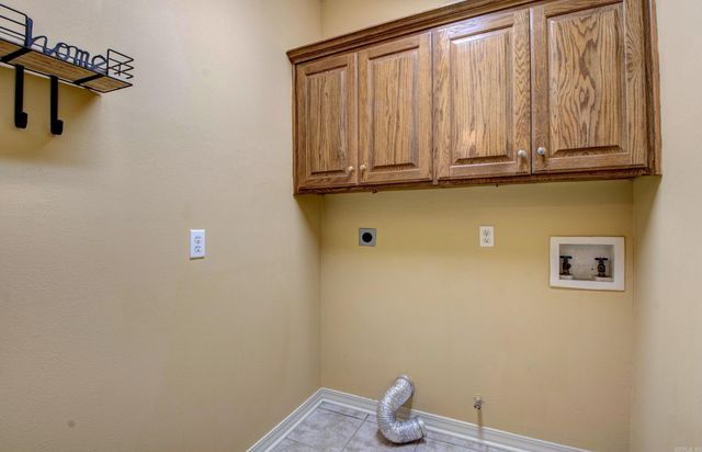 12 Westfield Dr, Little Rock, AR 72210