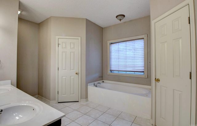 12 Westfield Dr, Little Rock, AR 72210