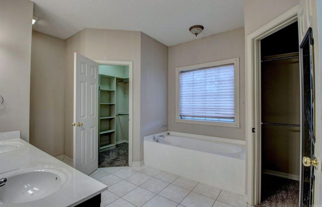 12 Westfield Dr, Little Rock, AR 72210