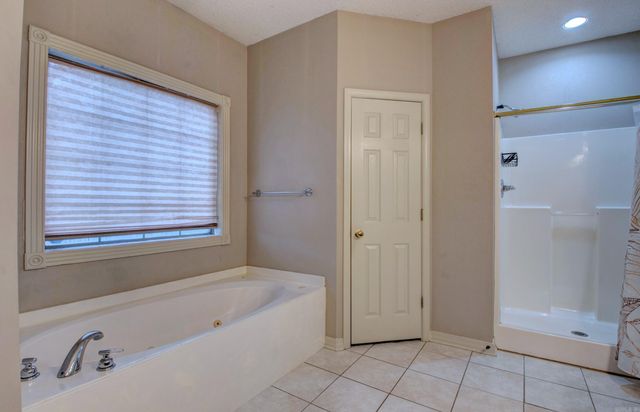 12 Westfield Dr, Little Rock, AR 72210