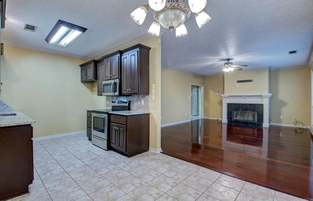 12 Westfield Dr, Little Rock, AR 72210