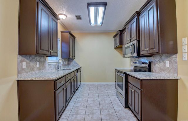 12 Westfield Dr, Little Rock, AR 72210