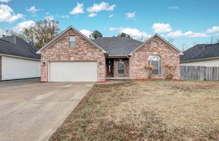 12 Westfield Dr, Little Rock, AR 72210