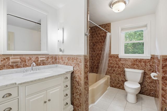 12 Mansfield St, Peabody, MA 01960