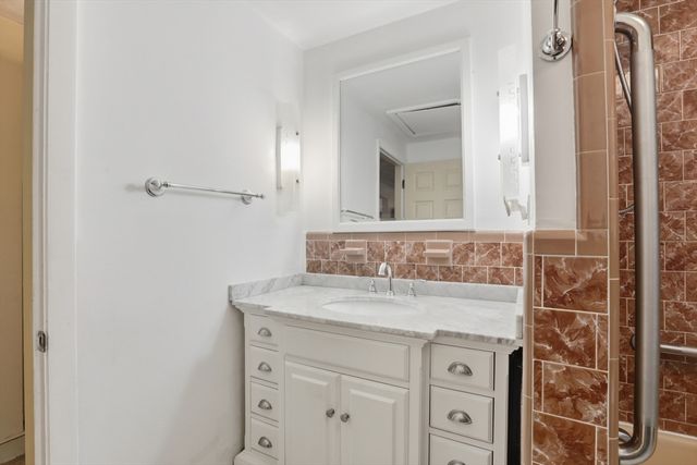 12 Mansfield St, Peabody, MA 01960