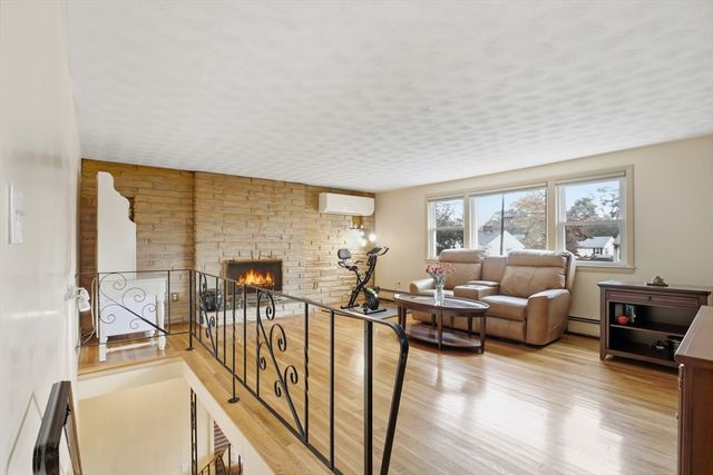 12 Mansfield St, Peabody, MA 01960