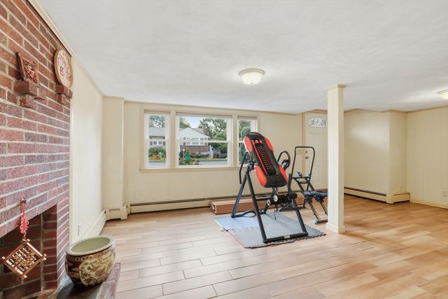 12 Mansfield St, Peabody, MA 01960