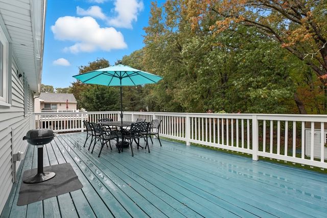 12 Mansfield St, Peabody, MA 01960