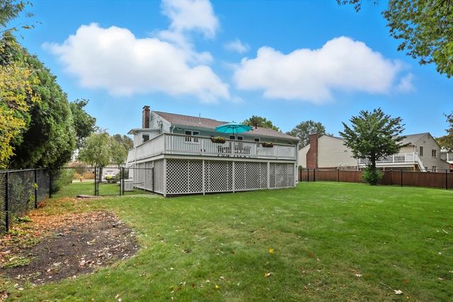 12 Mansfield St, Peabody, MA 01960