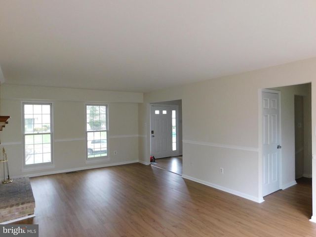 916 POINTER RIDGE DR, Gaithersburg, MD 20878