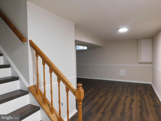 916 POINTER RIDGE DR, Gaithersburg, MD 20878