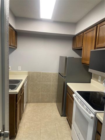17401 Red Oak Drive 94, Houston, TX 77090
