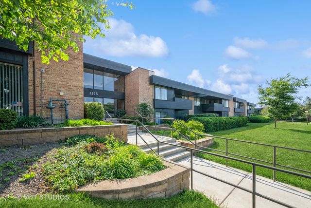 1295 N Sterling Avenue 211, Palatine, IL 60067