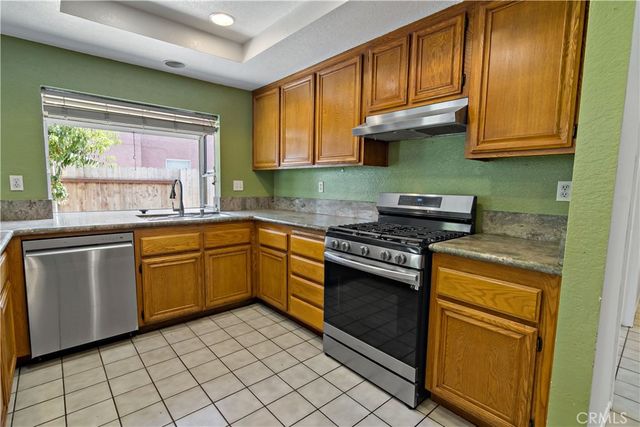 2858 Laureltree Drive, Ontario, CA 91761