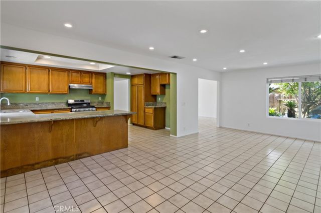 2858 Laureltree Drive, Ontario, CA 91761
