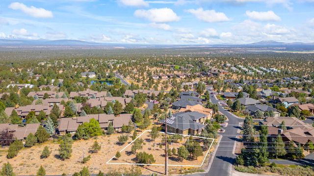 823 Highland View Loop, Redmond, OR 97756