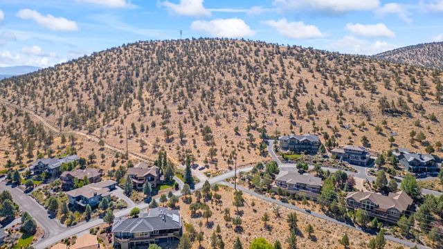 823 Highland View Loop, Redmond, OR 97756