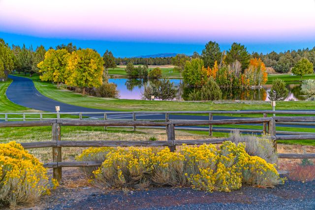 823 Highland View Loop, Redmond, OR 97756