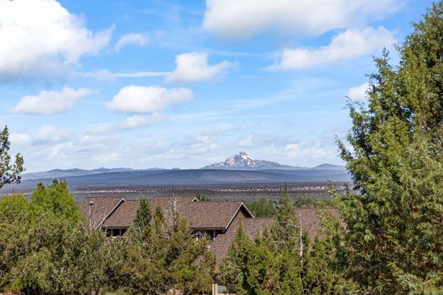 823 Highland View Loop, Redmond, OR 97756