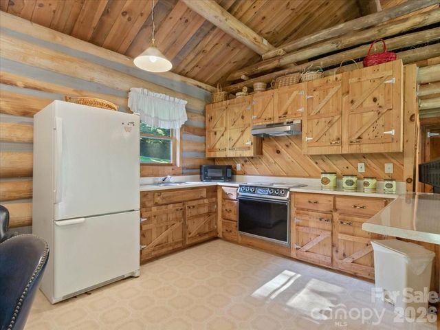 230 Chatter Box Lane, Green Mountain, NC 28740