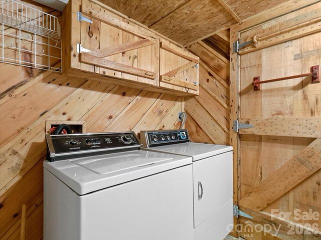230 Chatter Box Lane, Green Mountain, NC 28740