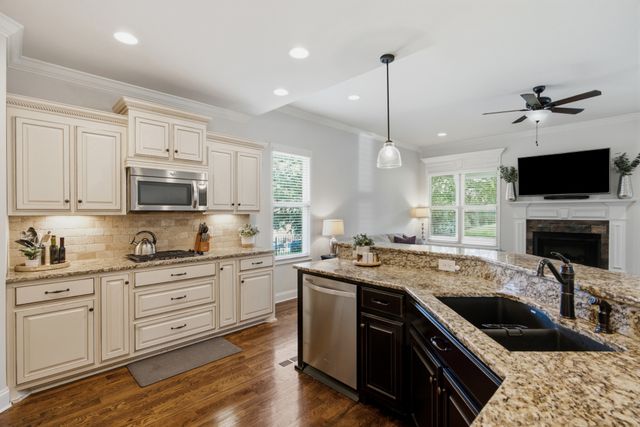 2000 Callaway Park Pl, Thompsons Station, TN 37179