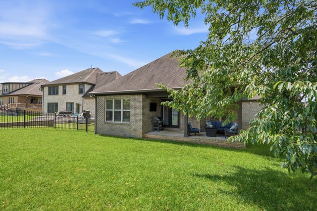 2000 Callaway Park Pl, Thompsons Station, TN 37179