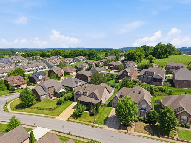 2000 Callaway Park Pl, Thompsons Station, TN 37179