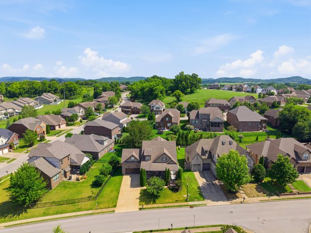 2000 Callaway Park Pl, Thompsons Station, TN 37179