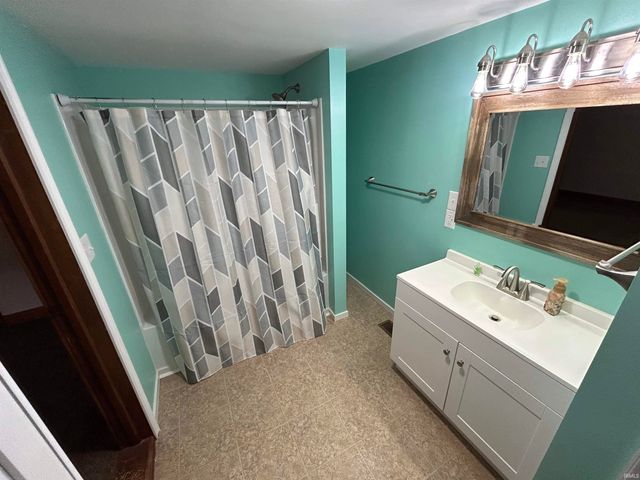 1806 College Avenue, Vincennes, IN 47591