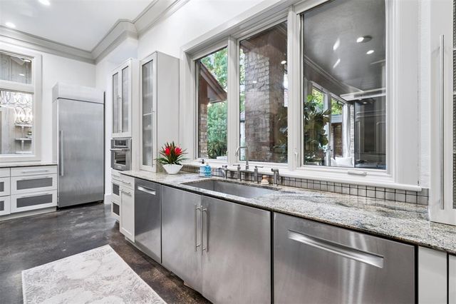 1916 Mulholland Drive, Edmond, OK 73012