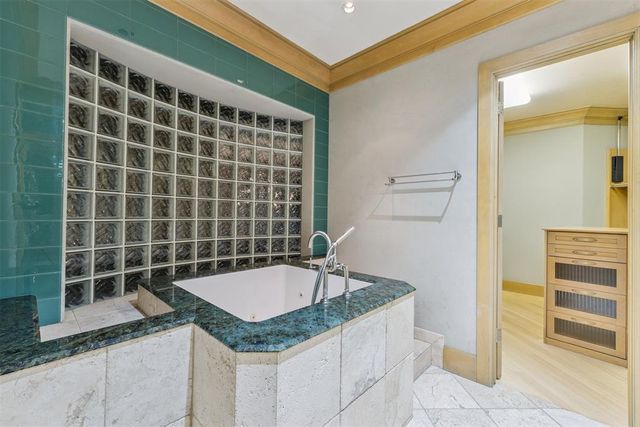 1916 Mulholland Drive, Edmond, OK 73012