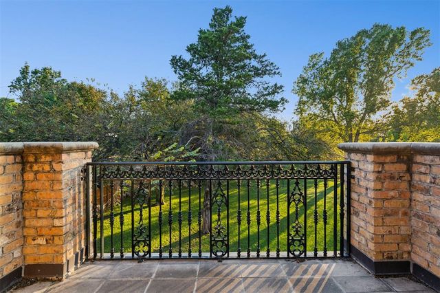 1916 Mulholland Drive, Edmond, OK 73012
