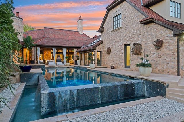 1916 Mulholland Drive, Edmond, OK 73012