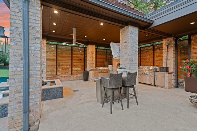 1916 Mulholland Drive, Edmond, OK 73012