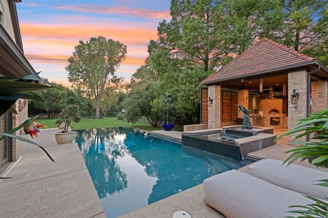1916 Mulholland Drive, Edmond, OK 73012