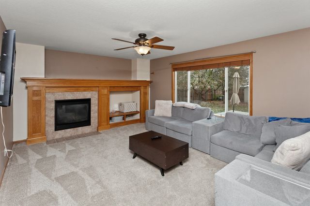 1003 10th Avenue SE, Altoona, IA 50009