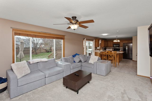 1003 10th Avenue SE, Altoona, IA 50009