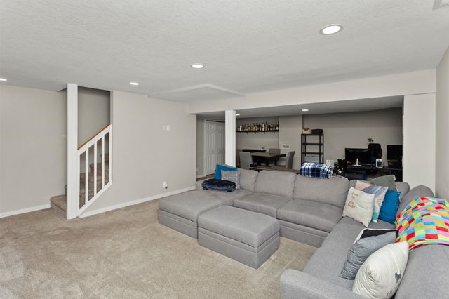 1003 10th Avenue SE, Altoona, IA 50009