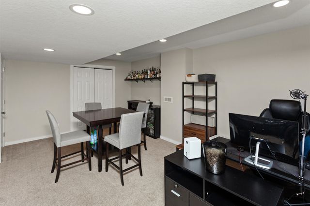 1003 10th Avenue SE, Altoona, IA 50009