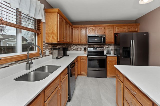 1003 10th Avenue SE, Altoona, IA 50009