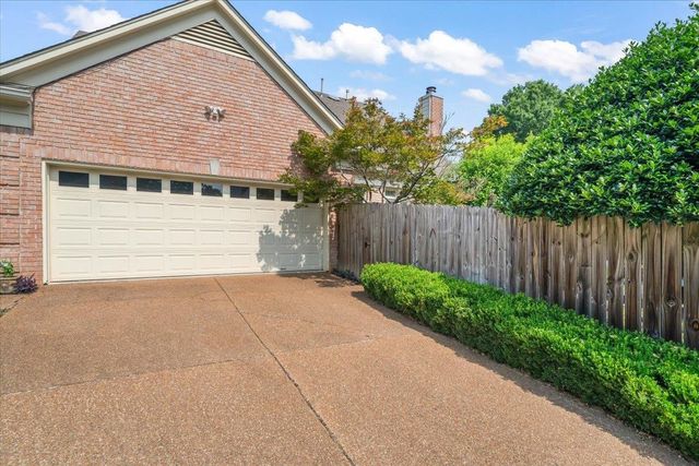2490 EAGLERIDGE LN, Memphis, TN 38016