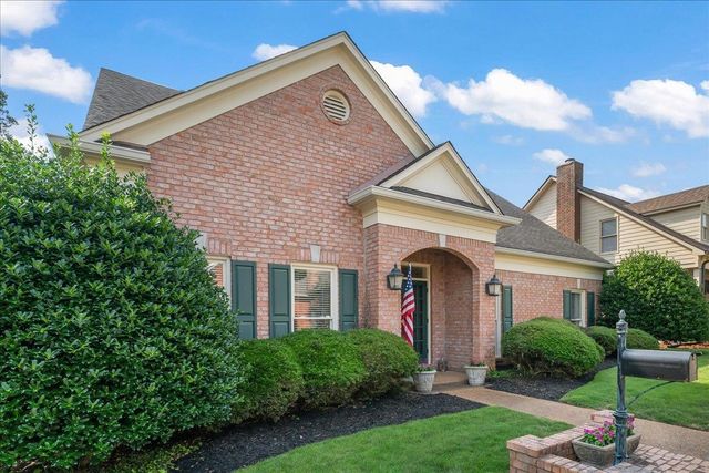 2490 EAGLERIDGE LN, Memphis, TN 38016