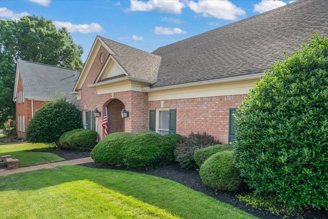 2490 EAGLERIDGE LN, Memphis, TN 38016