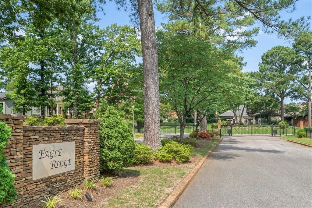 2490 EAGLERIDGE LN, Memphis, TN 38016